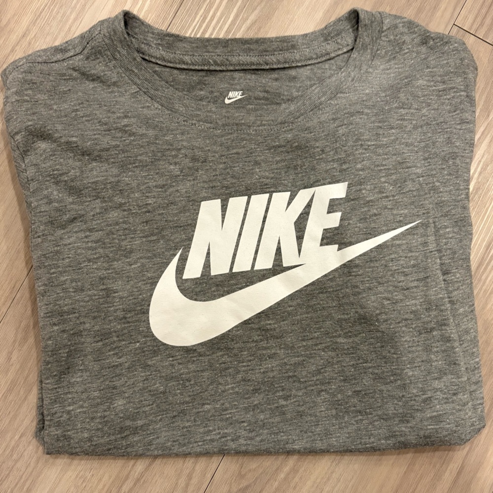 Nike Gray Short Sleeve Tee
